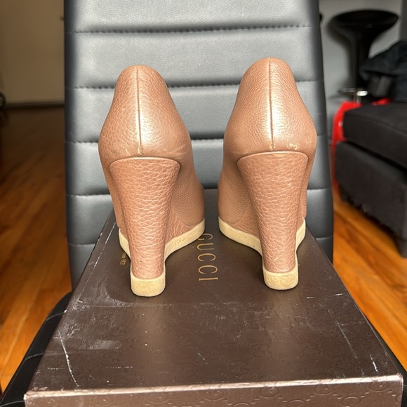 Used like two times. Originals with the bag and box. Rose gold color. - Picture 4 of 5